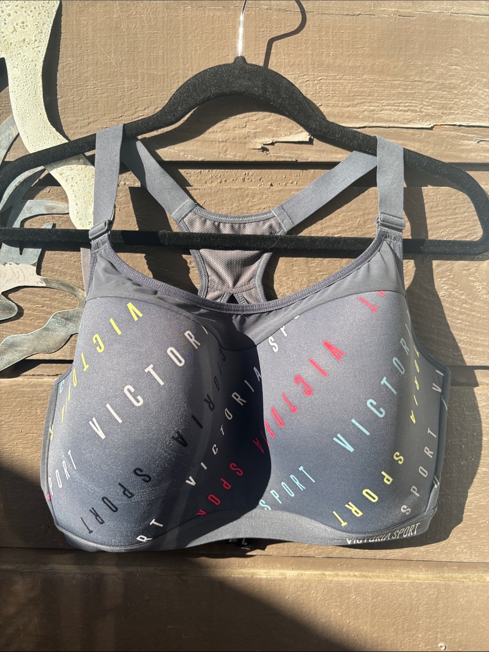Victoria Sport High-Impact Sports Bra